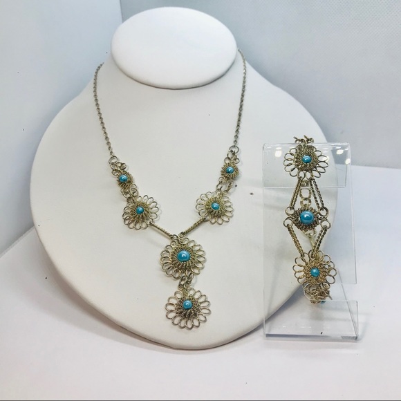 Beautiful Delicate Necklace & Bracelet Set - Picture 3 of 12